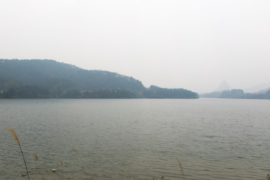 平靜的湖泊