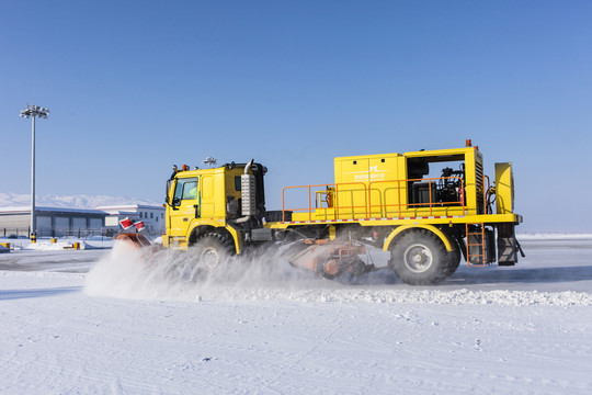 推雪車