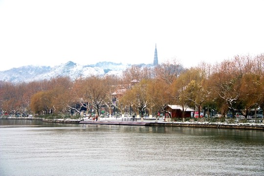 雪后寶石山