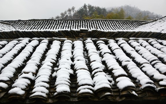 屋檐白雪