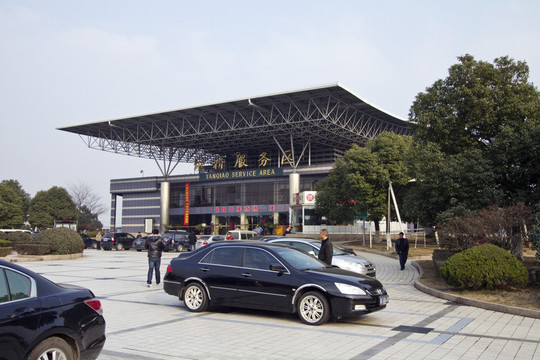 服務(wù)區(qū) 高速公路 現(xiàn)代建筑 停