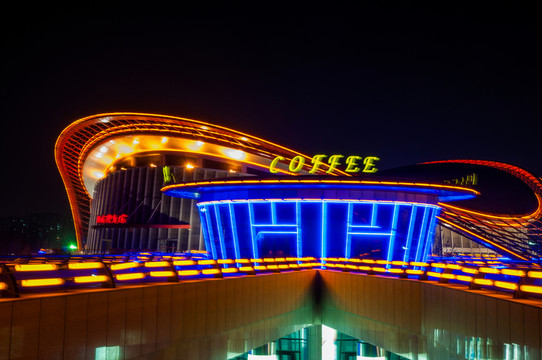 聊城體育館夜景