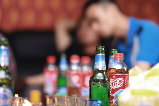 ktv里代啤酒瓶