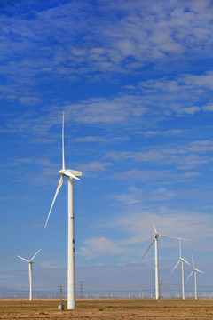戈壁灘上的風(fēng)力發(fā)電機(jī)組