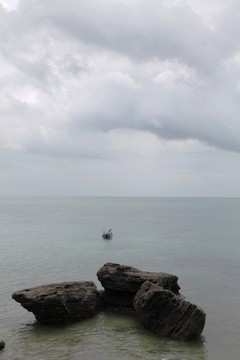 潿洲島海灘礁石