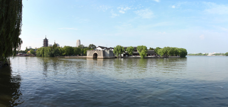 湖中村