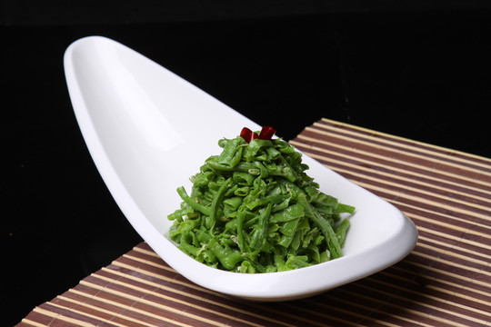 敲扁長(zhǎng)豆角