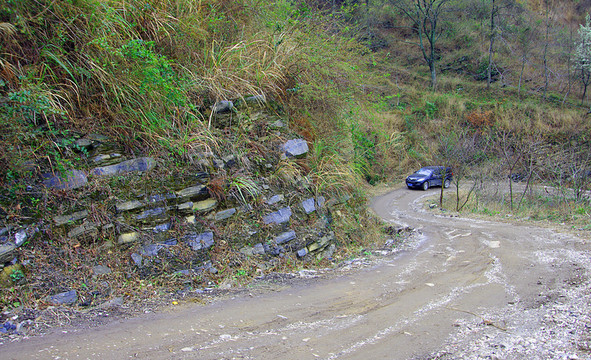 山路 汽車