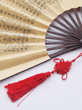 紙扇和中國結(jié)圖片