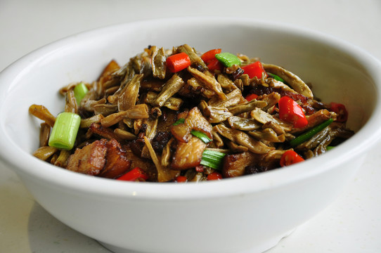 卜角豆炒鹵肉