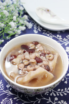 蓮藕紅豆薏米湯