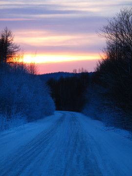 暮色雪路