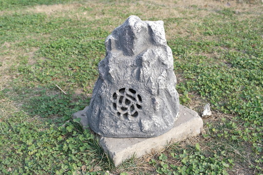 公園石頭音箱