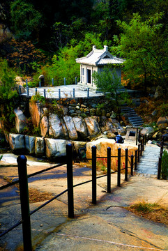 深山藏古寺