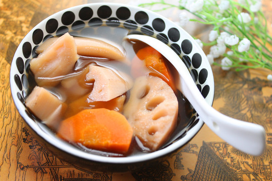 胡蘿卜蓮藕湯