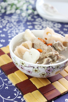 山藥蓮藕骨頭湯