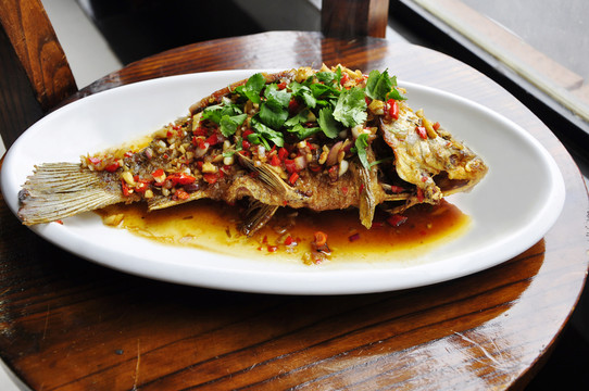 香煎鯽魚