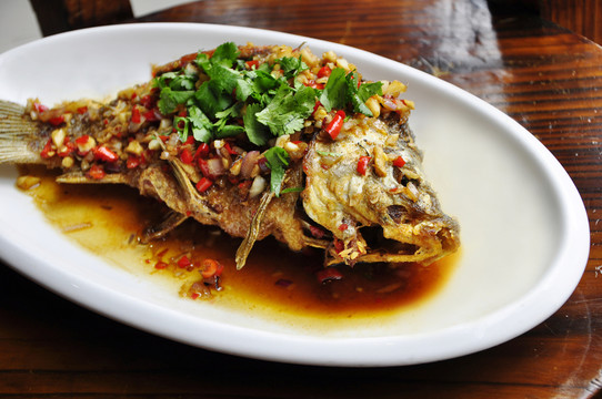 香煎鯽魚