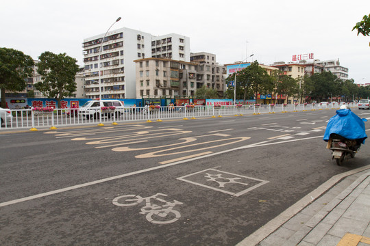 汽車主干道限速標(biāo)識