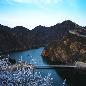 水長(zhǎng)城春景