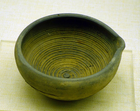 灰陶缽
