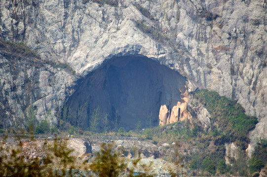 山洞
