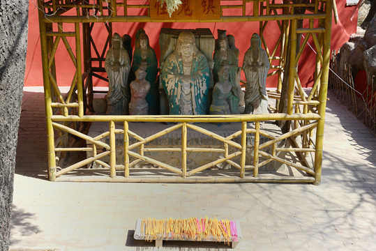 八大處香界寺鎮(zhèn)鬼怪塑像