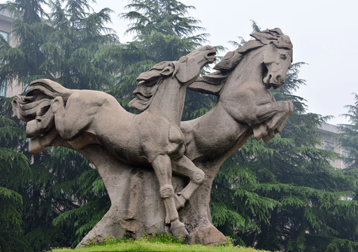 馬 奔馬