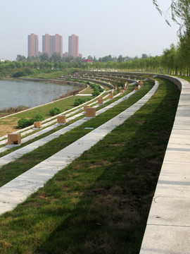 河畔護(hù)坡公園