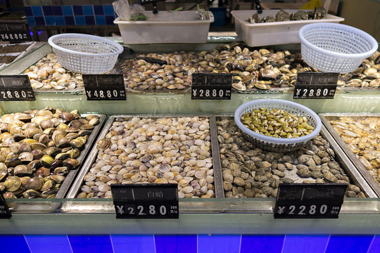 超市水產(chǎn)品柜臺(tái)