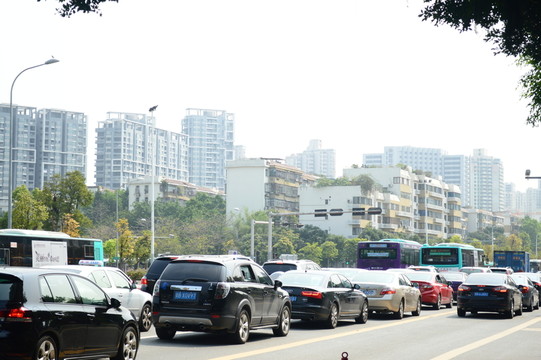 公路上的小車