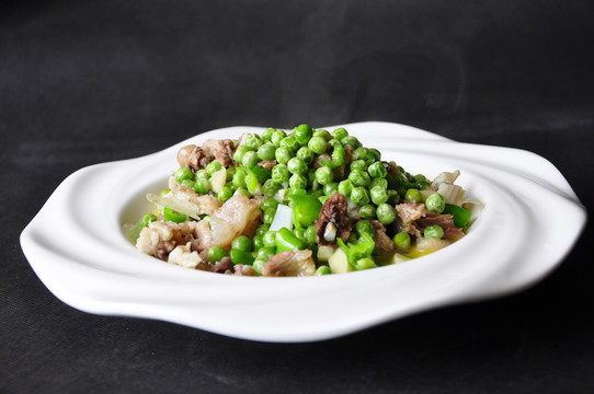 雪豆?fàn)F折骨肉