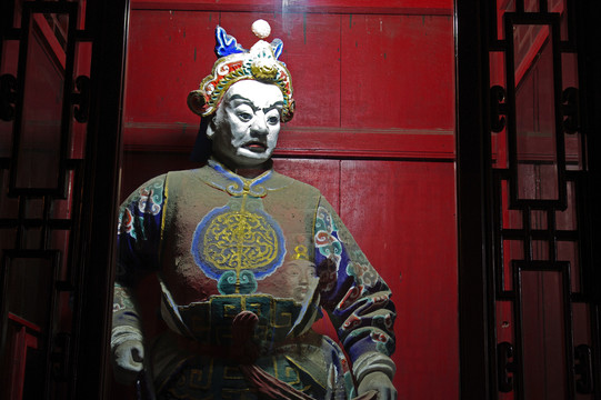 三國(guó)人物塑像