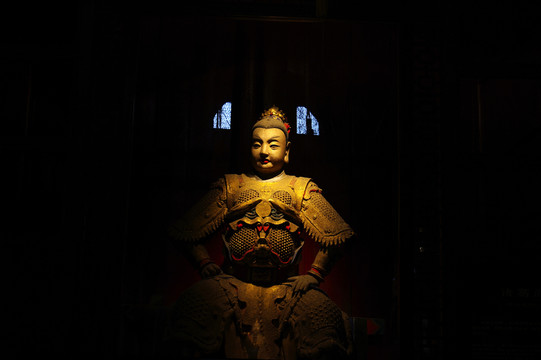 三國人物塑像