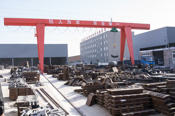 工廠龍門(mén)吊車(chē)