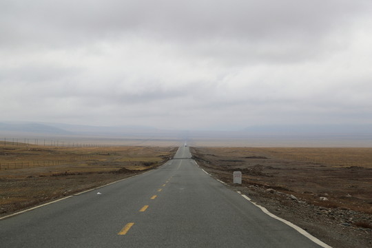 戈壁灘公路