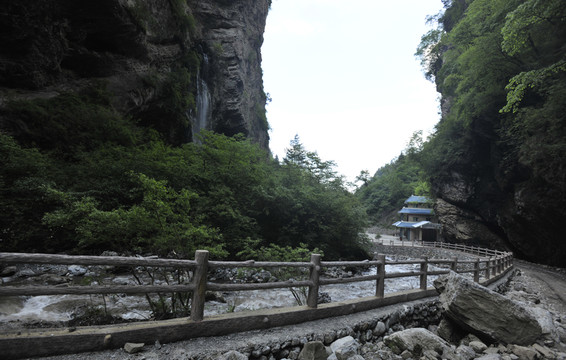 官鵝溝