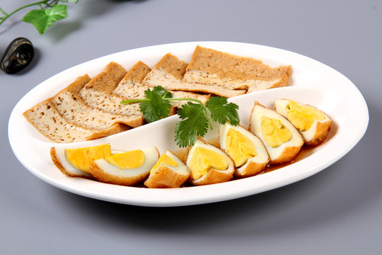 鹵蛋拼豆腐