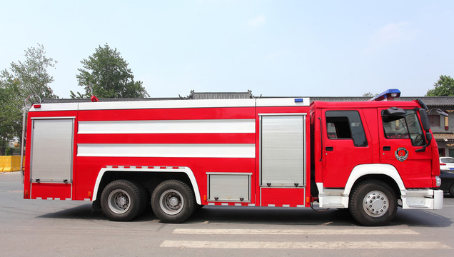 新式城市多功能消防車