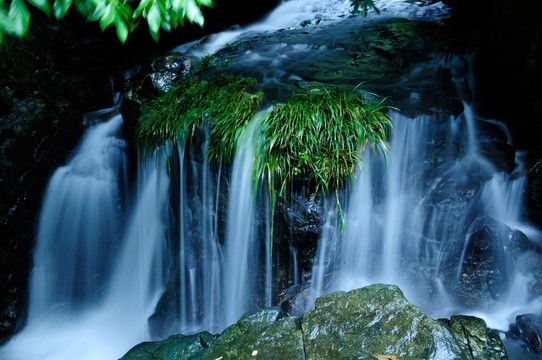 山澗  潺潺流水 山泉