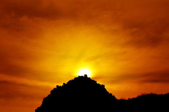 夕陽(yáng)紅