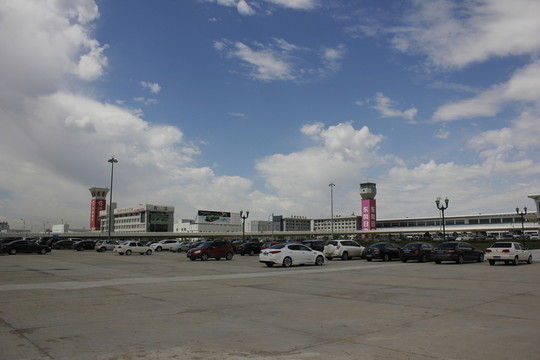龍嘉機(jī)場(chǎng)停車(chē)場(chǎng)