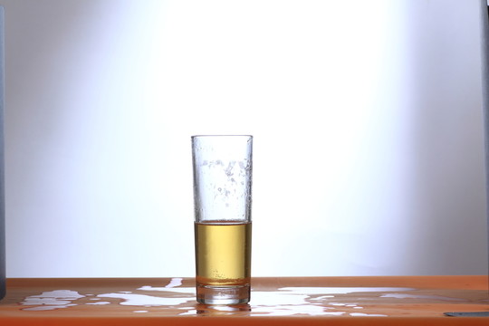 啤酒 酒水 瓶子 汽水 解渴
