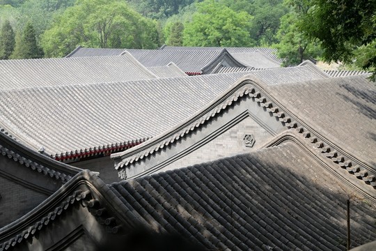 陽光照耀青瓦房