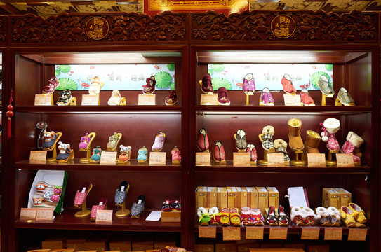 內聯(lián)升布鞋店jpg