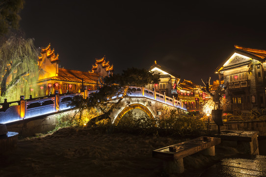 夜色闌珊下的臺(tái)兒莊古城