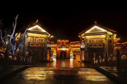 夜色闌珊下的臺兒莊古城