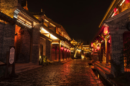 夜色闌珊下的臺兒莊古城