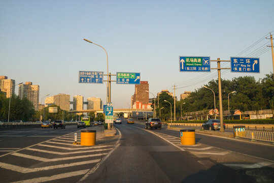 交通標(biāo)志 標(biāo)線