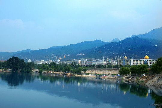 水岸山景風(fēng)光